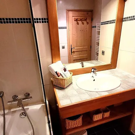 Apartment Duplex Lumineux Avec Terrasse Et Balcon, Proche Centre Et Pistes, Parking, Wifi - Fr-1-598-71 *